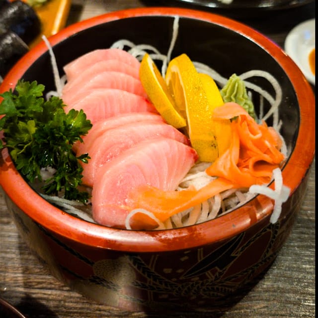 Hamachi Sashimi 6pcs.